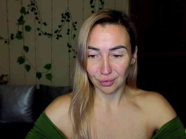 Jullyblondkiss webcam