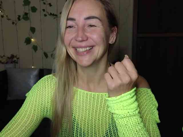 Jullyblondkiss webcam