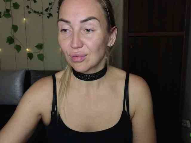 Jullyblondkiss webcam