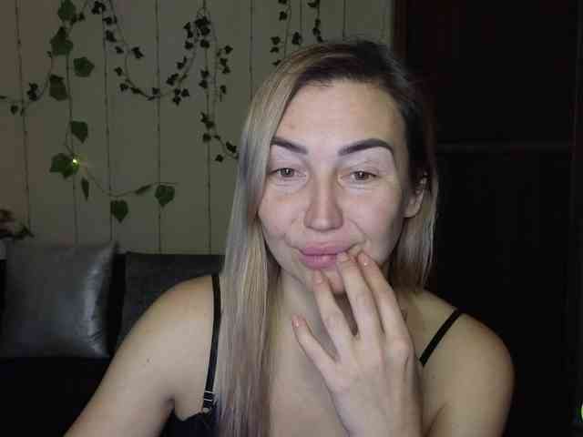 Jullyblondkiss webcam