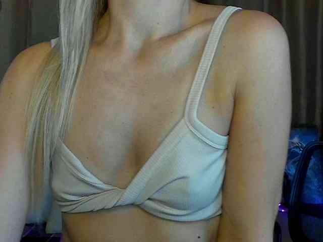 Jullyblondkiss webcam