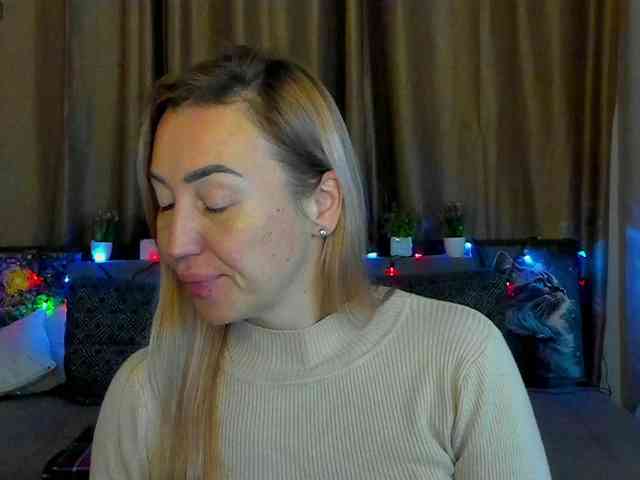 Jullyblondkiss webcam