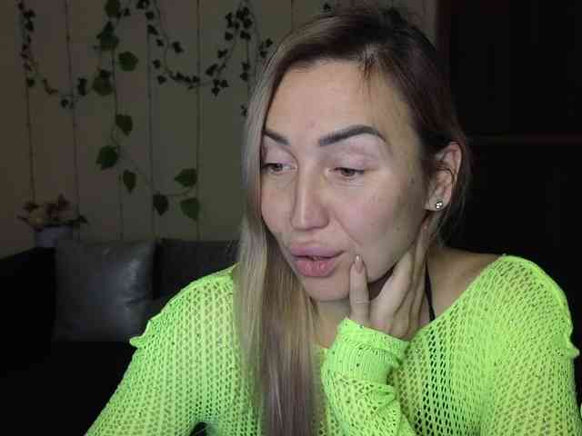 Jullyblondkiss webcam