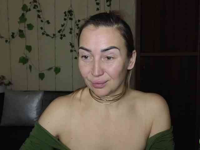 Jullyblondkiss webcam