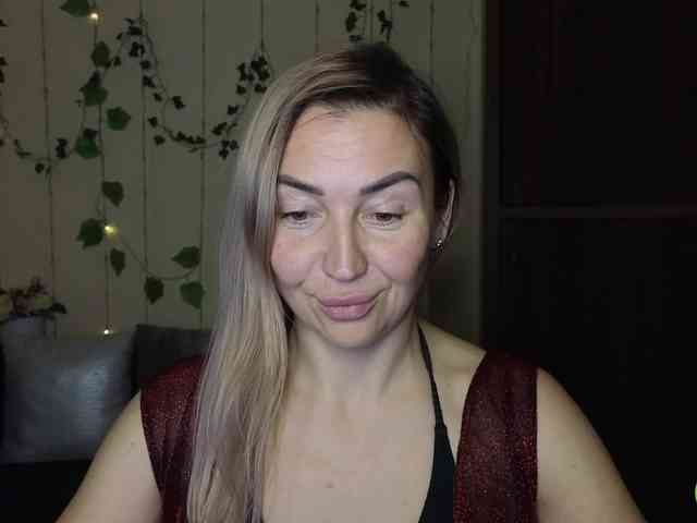 Jullyblondkiss webcam