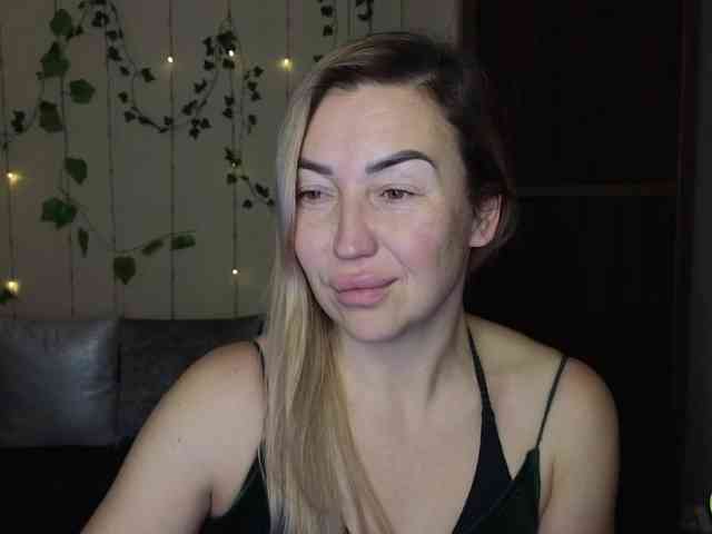 Jullyblondkiss webcam