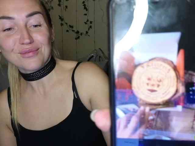 Jullyblondkiss webcam