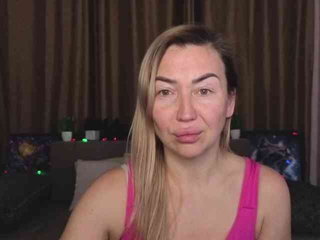 Jullyblondkiss webcam