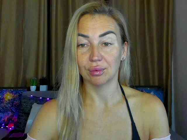 Jullyblondkiss webcam