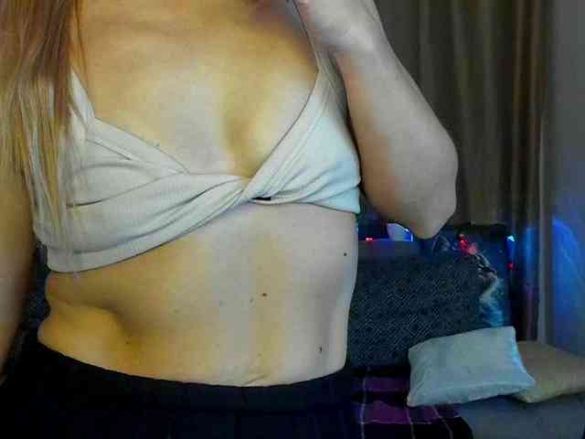 Jullyblondkiss webcam