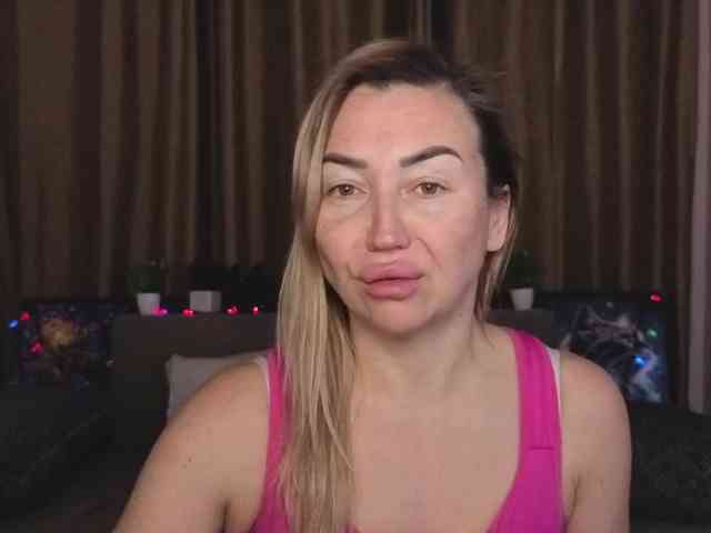 Jullyblondkiss webcam