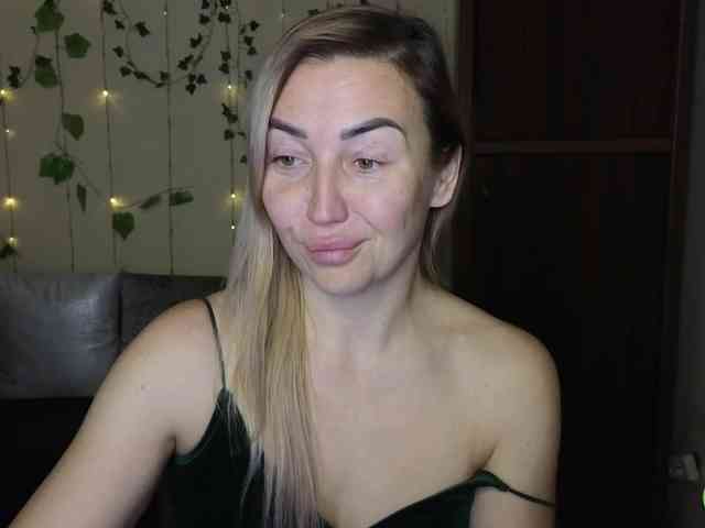 Jullyblondkiss webcam