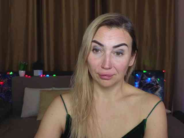 Jullyblondkiss webcam