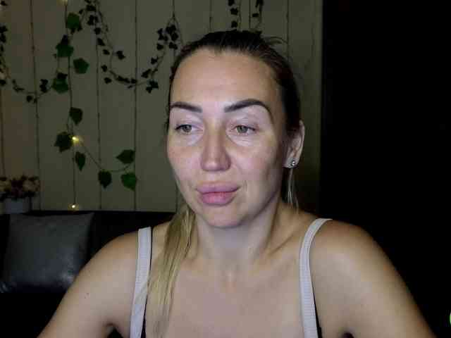 Jullyblondkiss webcam