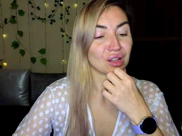 Jullyblondkiss webcam