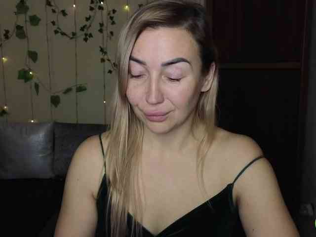 Jullyblondkiss webcam