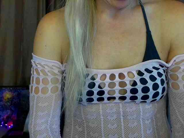 Jullyblondkiss webcam