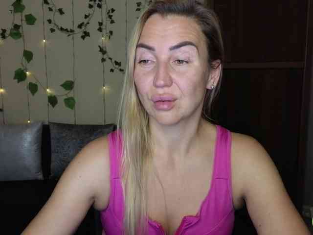 Jullyblondkiss webcam