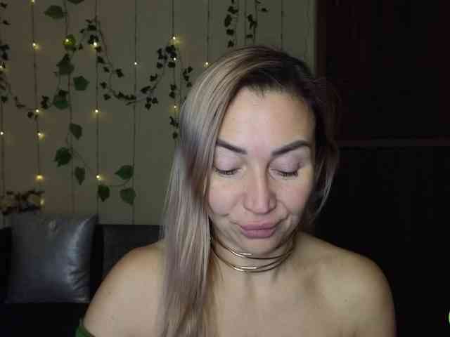 Jullyblondkiss webcam