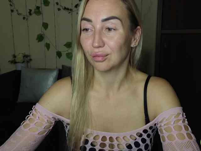 Jullyblondkiss's webcam live show