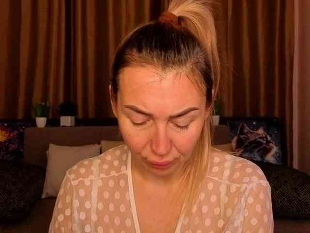 Jullyblondkiss webcam