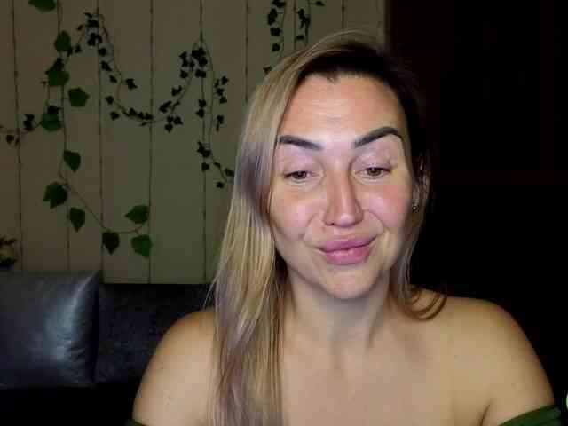 Jullyblondkiss webcam