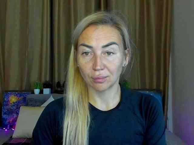 Jullyblondkiss webcam