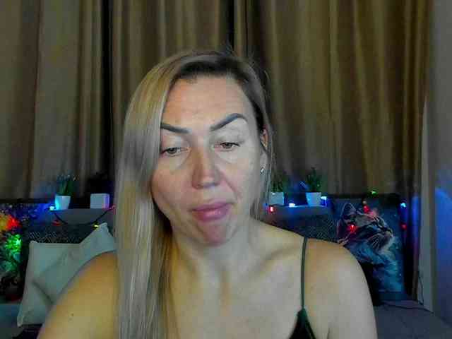 Jullyblondkiss webcam