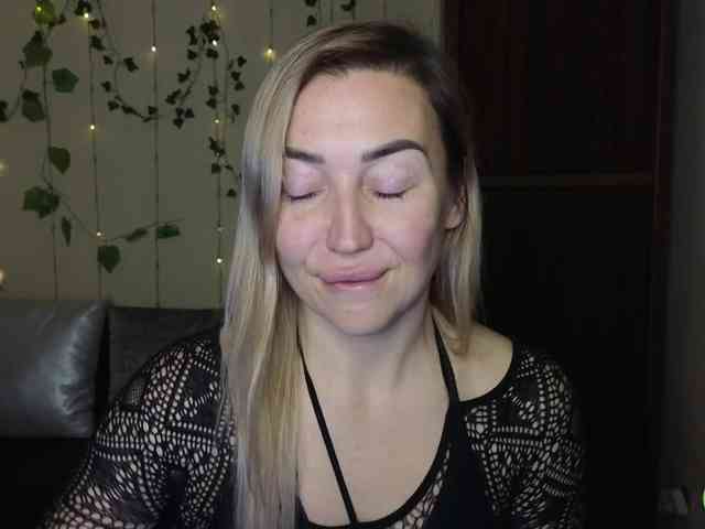 Jullyblondkiss webcam