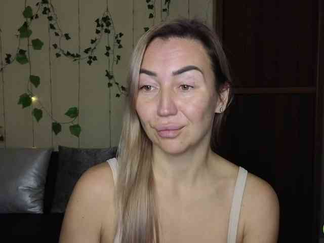 Jullyblondkiss webcam