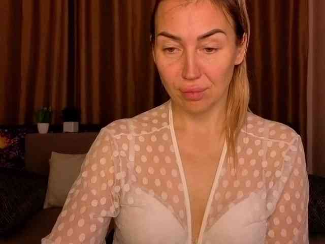 Jullyblondkiss webcam