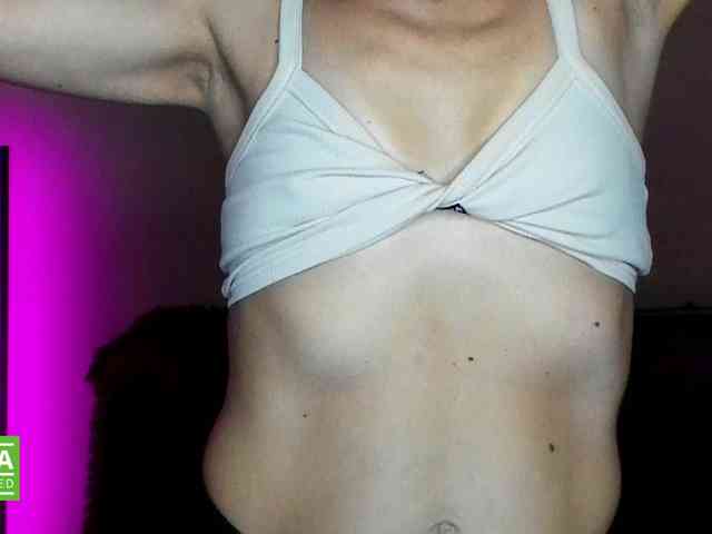 Jullyblondkiss webcam