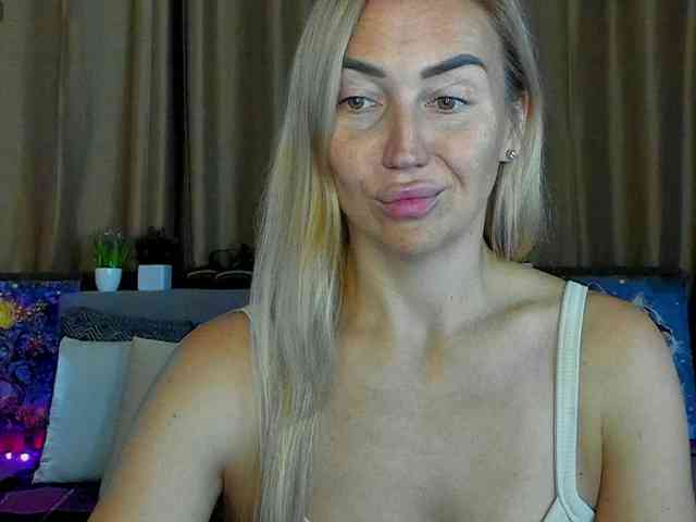 Jullyblondkiss webcam
