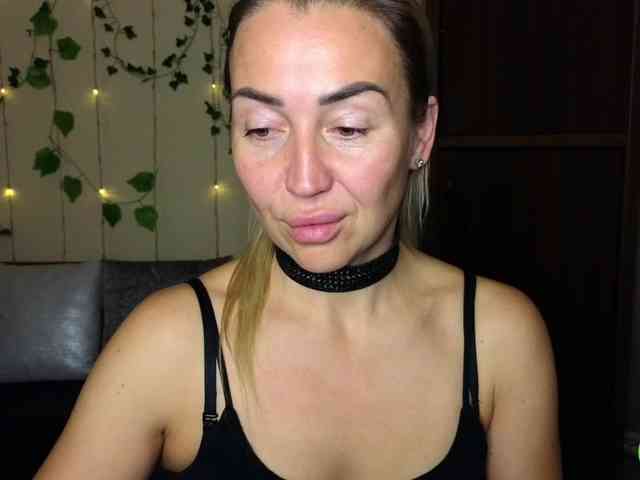 Jullyblondkiss webcam