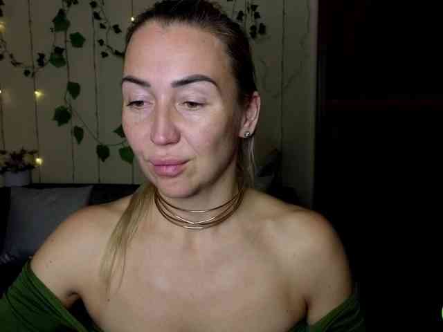Jullyblondkiss webcam