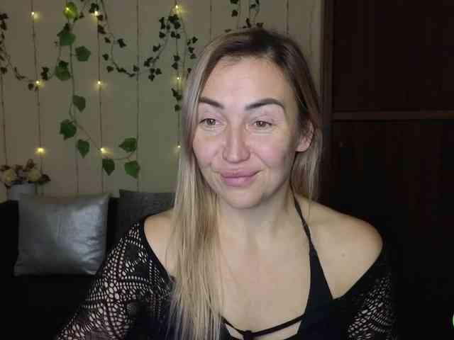 Jullyblondkiss webcam