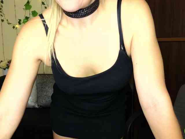 Jullyblondkiss webcam