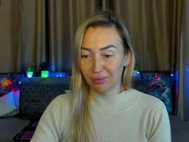 Jullyblondkiss webcam