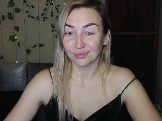 Jullyblondkiss webcam