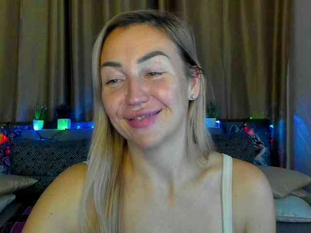 Jullyblondkiss webcam