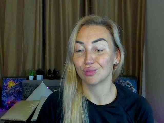 Jullyblondkiss webcam