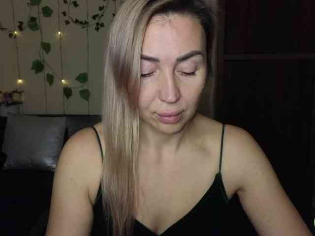 Jullyblondkiss webcam