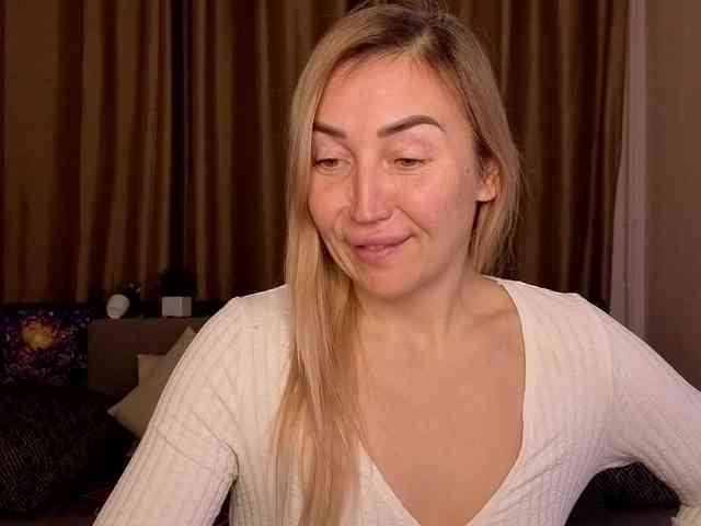 Jullyblondkiss webcam