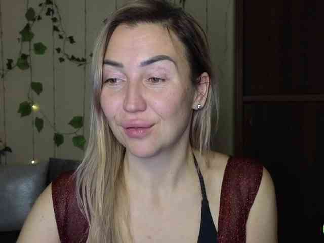 Jullyblondkiss webcam