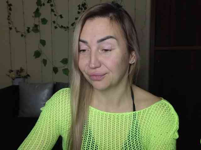 Jullyblondkiss webcam