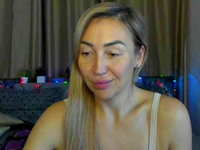 Jullyblondkiss webcam