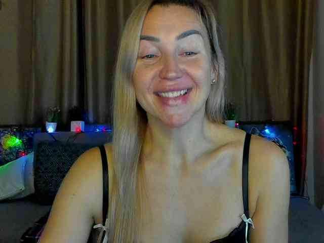 Jullyblondkiss webcam