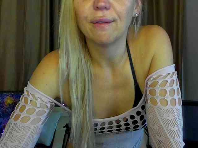 Jullyblondkiss webcam