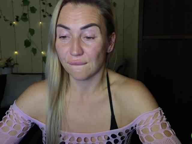 Jullyblondkiss webcam