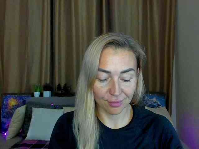 Jullyblondkiss webcam
